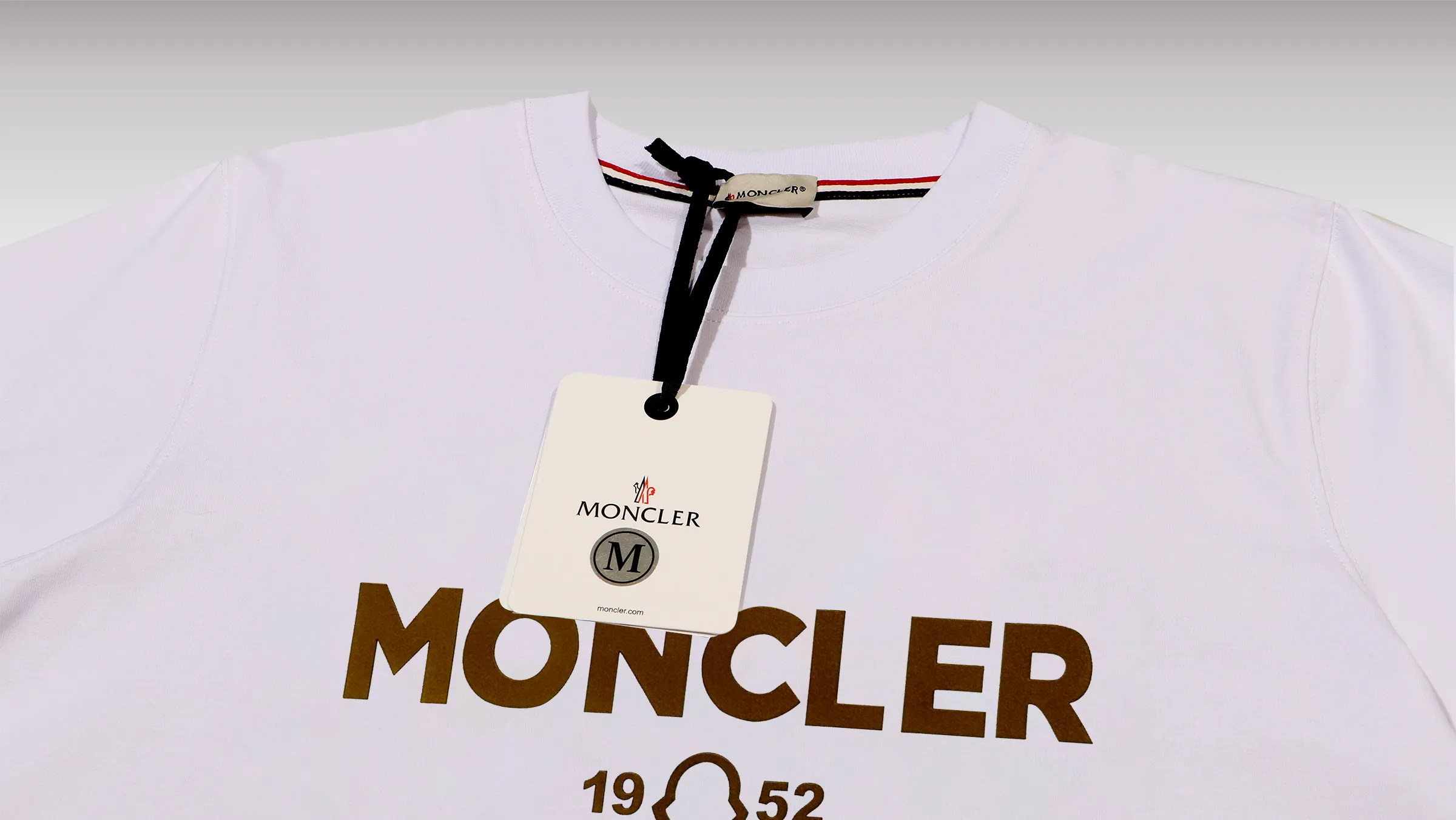 《Moncler~ 》2024New Arrival Quality T , Versatile Quality ！ ‼ 32 250G ‼ ， ， ， ， T 🤪 Sizes：S-M-L-XL-2XL ：Black，White， Same Style